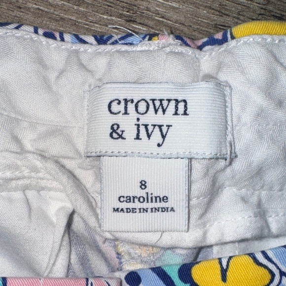 Crown & Ivy Floral Caroline Shorts - Picture 3 of 4